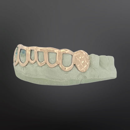 Solid Diamond Cut And Diamond Dust Ends With Open Face Eight Teeth Bottom Set Natural Gold