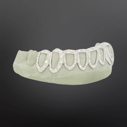 Open Face With Diamond Cuts And Diamond Dust Eight Teeth Bottom Set Silver
